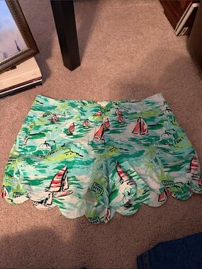 crown & ivy Aqua Multi Sailboat Scalloped Hem Shorts
